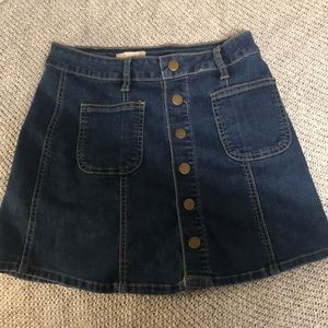 Cute button up denim skirt with pockets